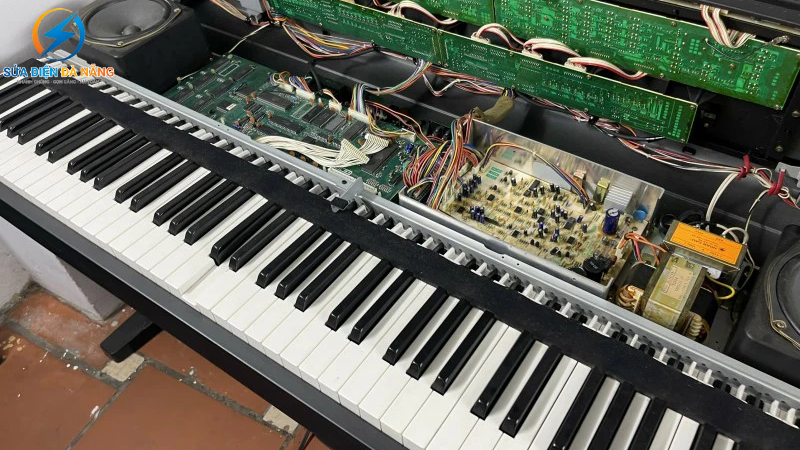 sửa đàn piano điện